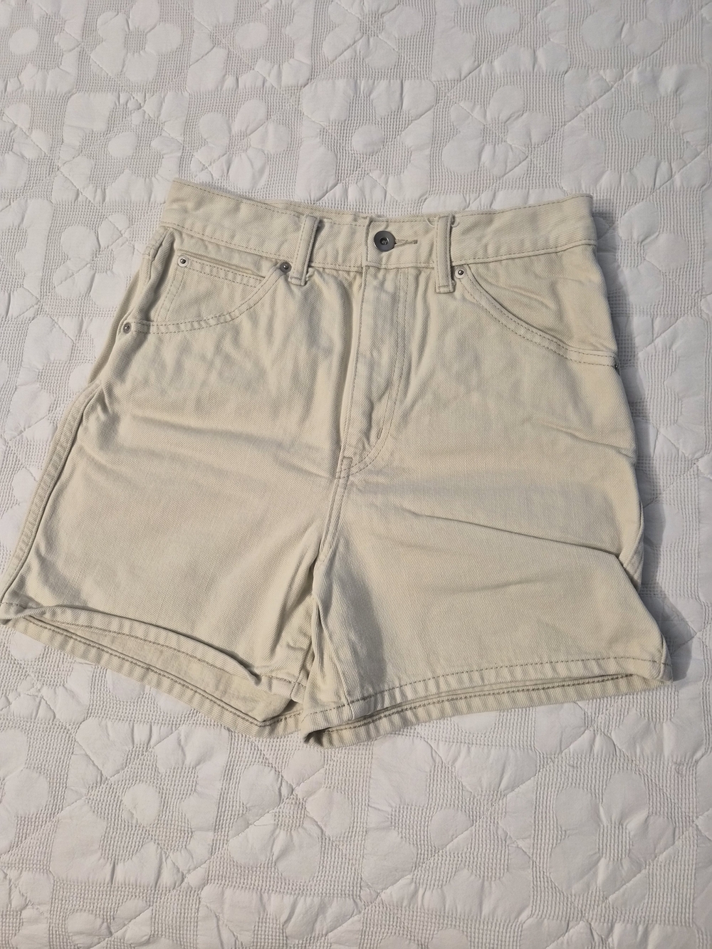Uniqlo High-Waist Cream Women’s Shorts